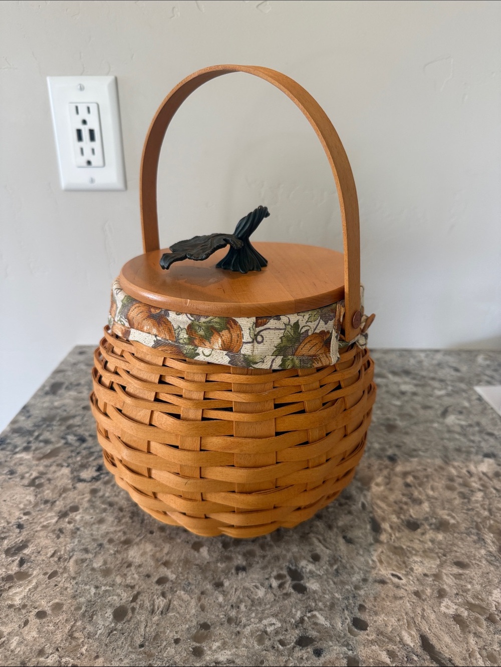 Longaberger Rare Pumpkin-Accent Basket with plastic insert & pumpkin print liner